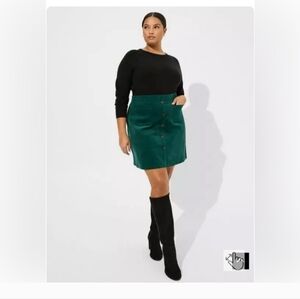 NWT Torrid Emerald Green Button-Front Mini Courdaroy Skirt 22/24